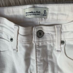 White Abercrombie High Waisted Skinny Jeans - Size 25